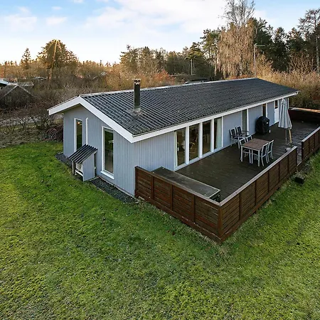 Cozy Summer House On Scenic Djursland Дом отдыха *