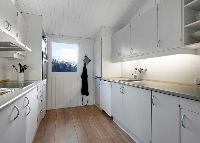 Cozy Summer House On Scenic Djursland Glesborg