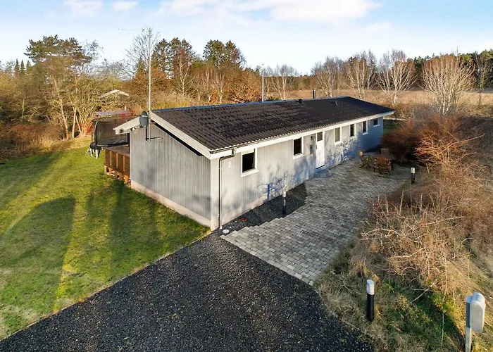 Cozy Summer House On Scenic Djursland *